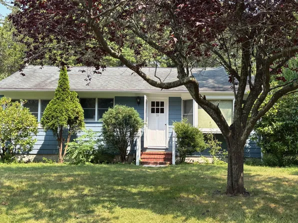 70 Waters Edge Rd, Southampton, NY 11968