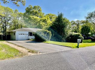 14 Stratler Dr, Shirley, NY
