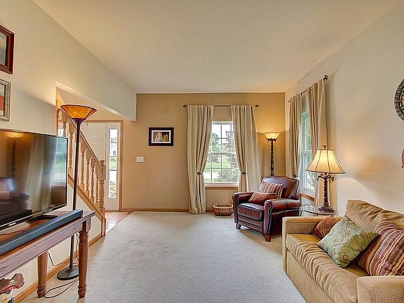 4th image of W233N7676 Berrywood Ct