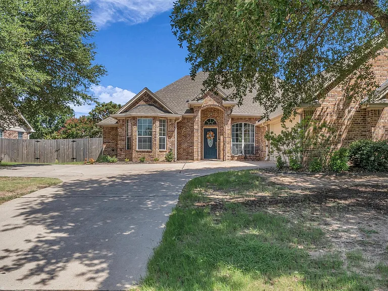 5613 Landsdown Dr — Photo 2