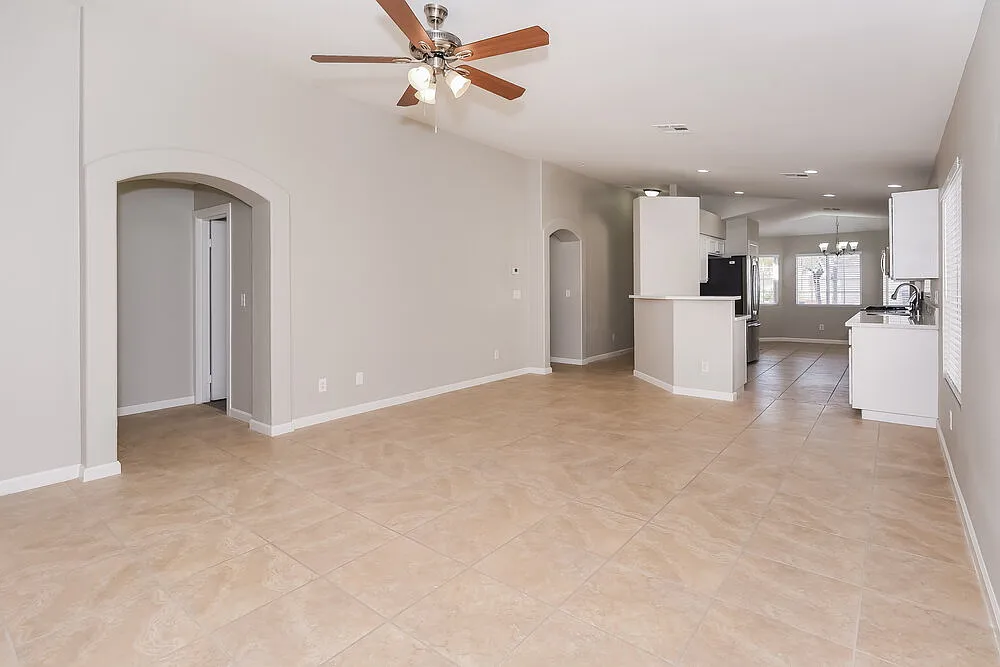 4 bed, 2.0 bath, 1606 sqft, $2,210 — Photo 4