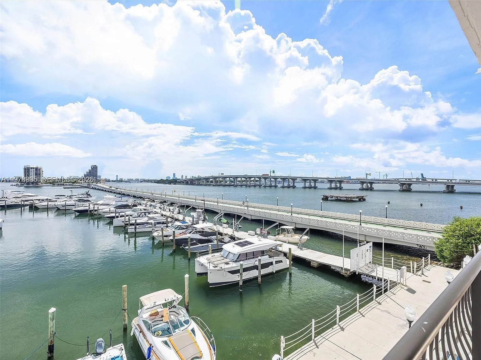 Venetia Condo — Photo 4