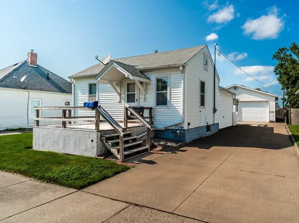 704 Jackson St, Marshalltown, IA 50158