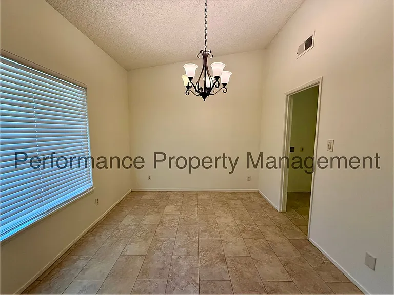 4513 Barry St — Photo 4
