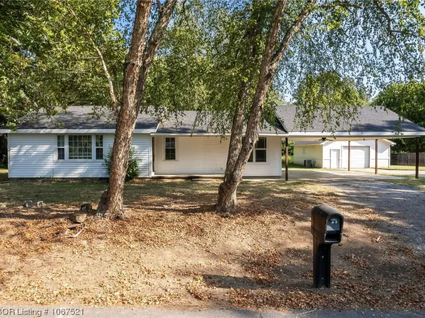 202 E Houston St, Lavaca, AR 72941
