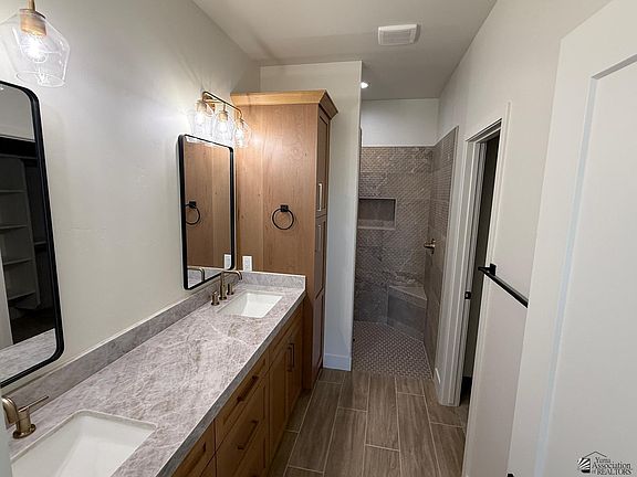 3rd image of 10801 E 46th Pl