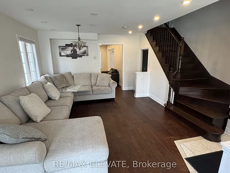 91 Whitlock Cres — Photo 6