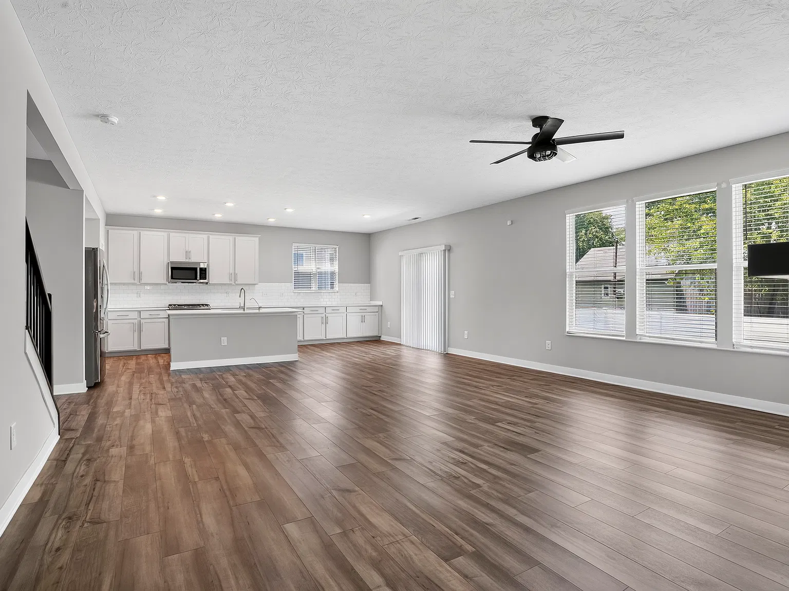 5 bed, 3363 sqft, $2,995 — Photo 4