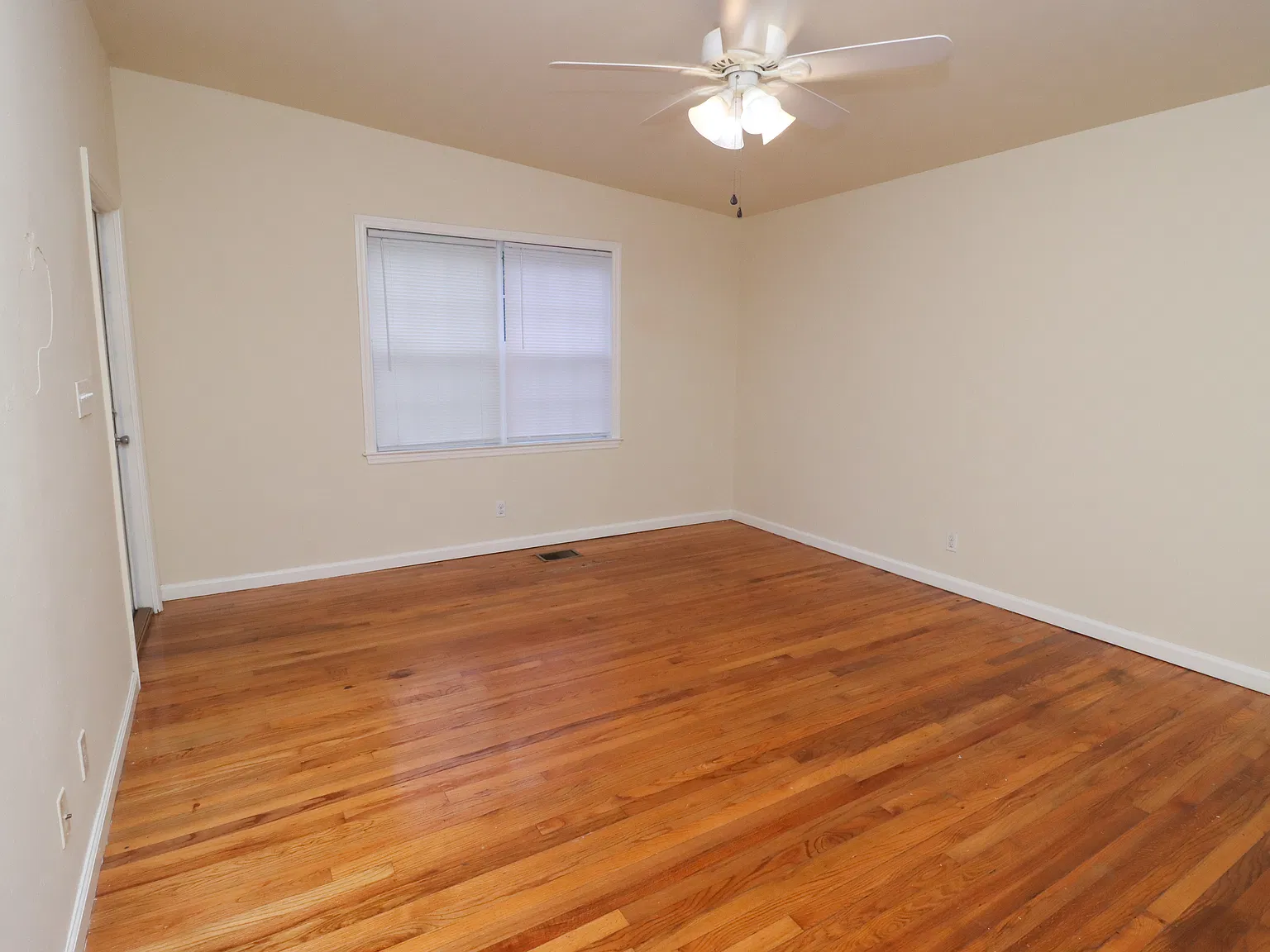 1602 Mayhew Street — Photo 2