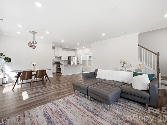 5th image of 1218 Colgher St