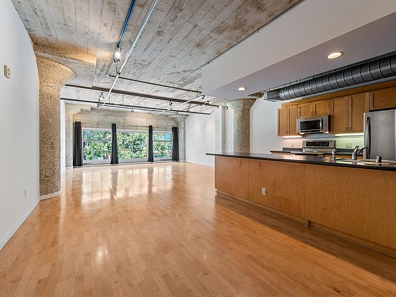 4th image of 650 2nd St Unit 202