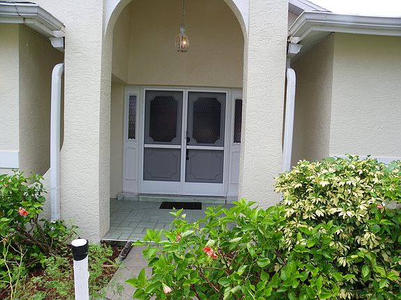 2nd image of 3992 Sabal Springs Blvd