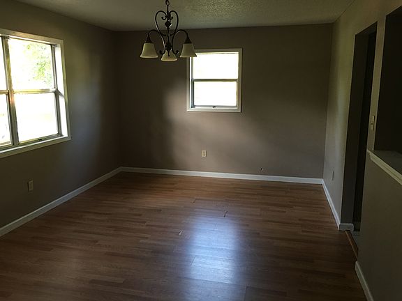 3rd image of 275 Magnolia Dr