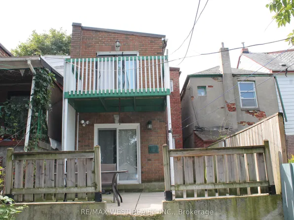 11A Woodcroft Cres, Toronto, ON M6E 1W7
