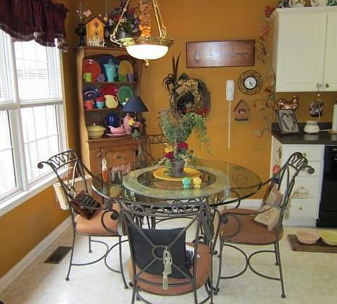 5th image of 220 Courtney Dr
