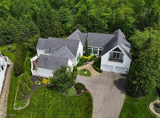 255 Bonnie Ln, Aurora, OH 44202