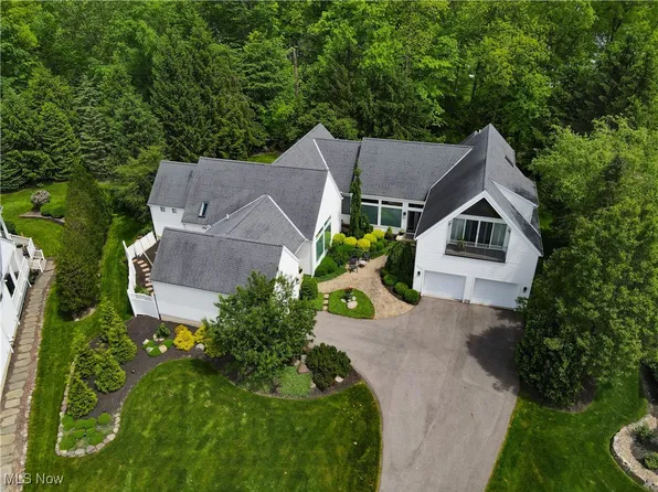 255 Bonnie Ln, Aurora, OH 44202