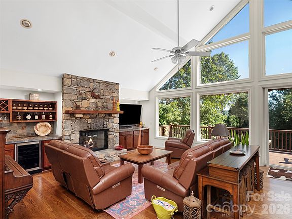 3rd image of 1 Meadow Ridge Ln