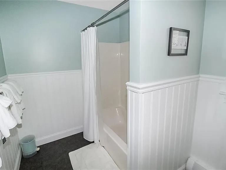 641 Middle Rd — Photo 15