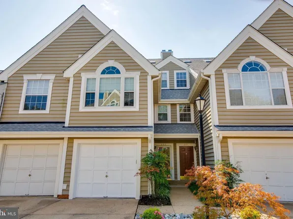 456 Overlook Dr #11, Occoquan, VA 22125