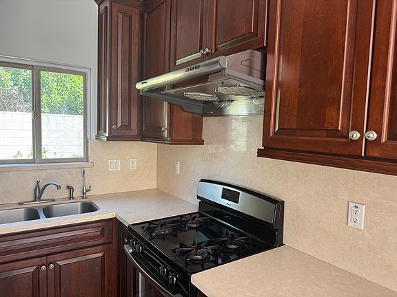 3rd image of 9817 Howland Dr