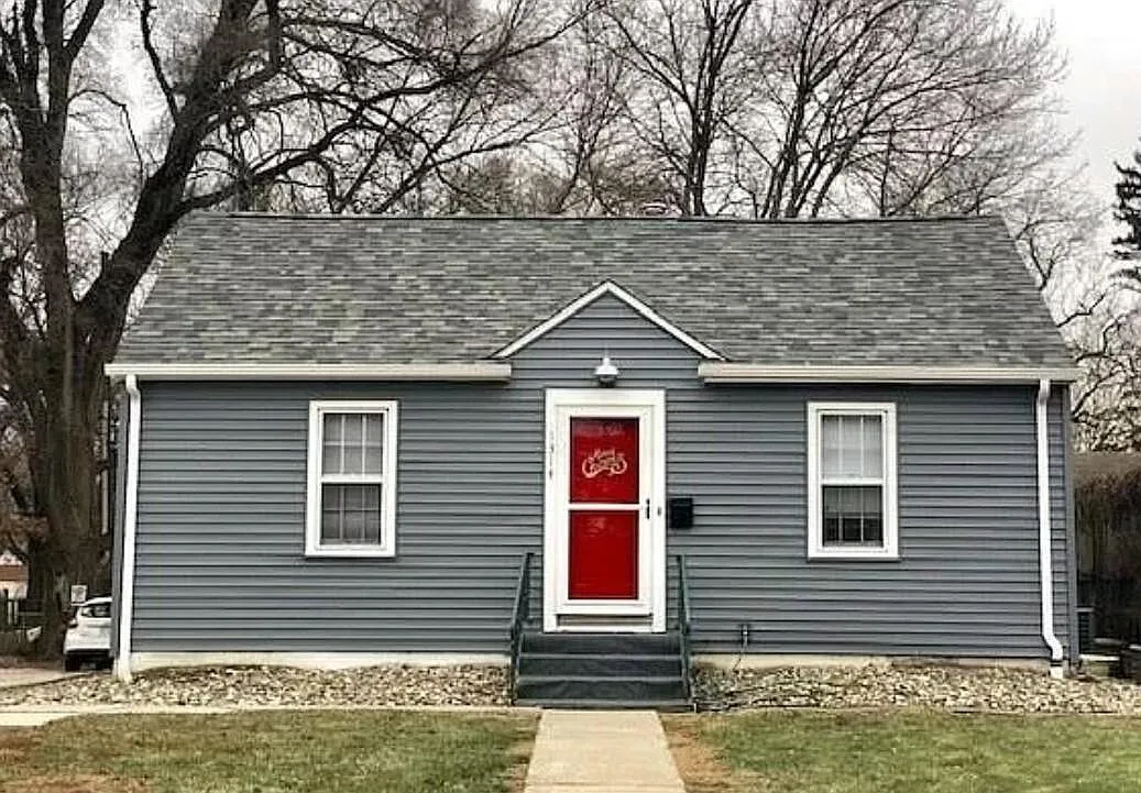 4 bed, 2.5 bath, 1800 sqft, $2,000 — Photo 1