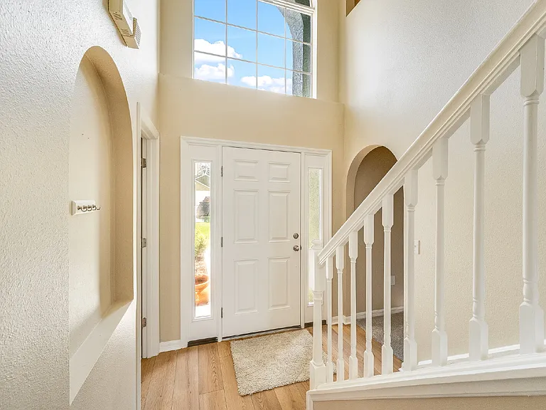 2081 Brookshire Cir — Photo 4