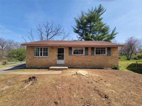 2206 Pincian Dr, Fenton, MO 63026