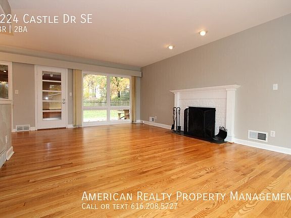 5th image of 4224 Castle Dr SE