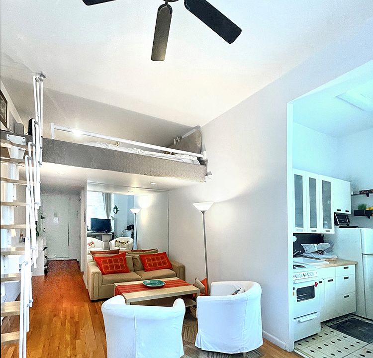 2nd image of 99 Bank St APT 2K