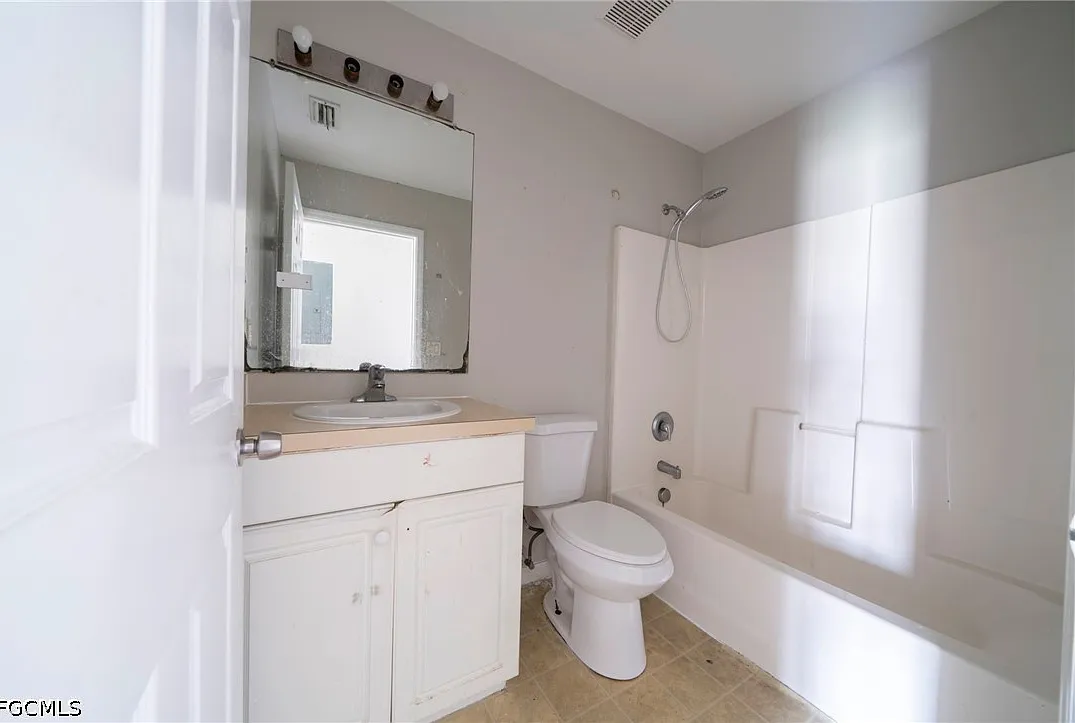 3 bed, 2.0 bath, 960 sqft, $1,500 — Photo 2
