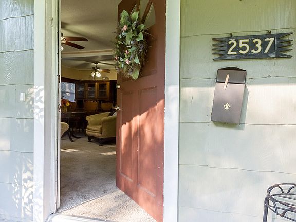 4th image of 2537 Lake Shore Blvd
