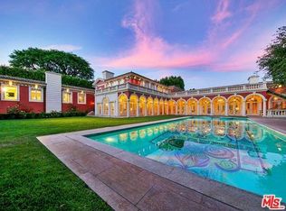 1036 Summit Dr, Beverly Hills, CA 90210