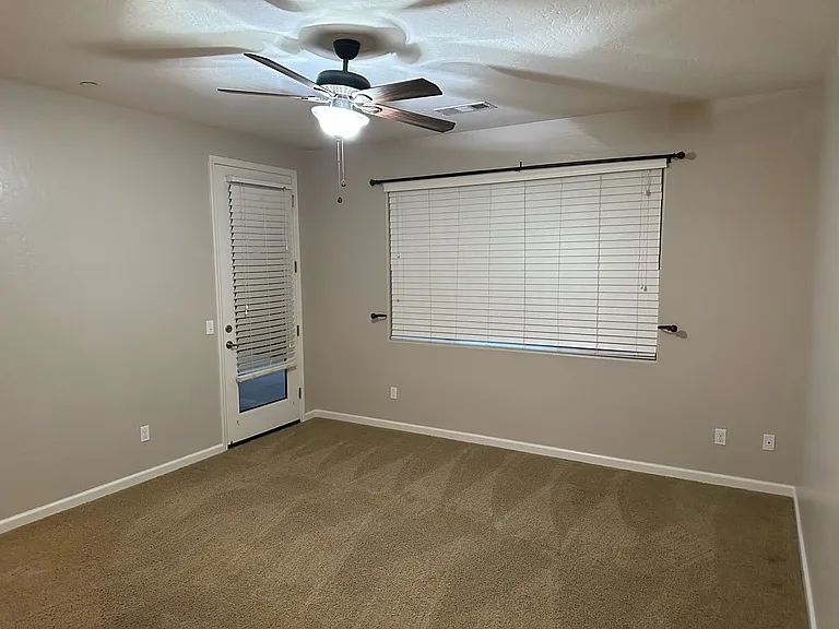 2101 N Lindsay Ct — Photo 10