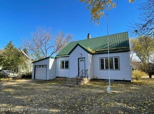 116 5th St NE, Belfield, ND 58622