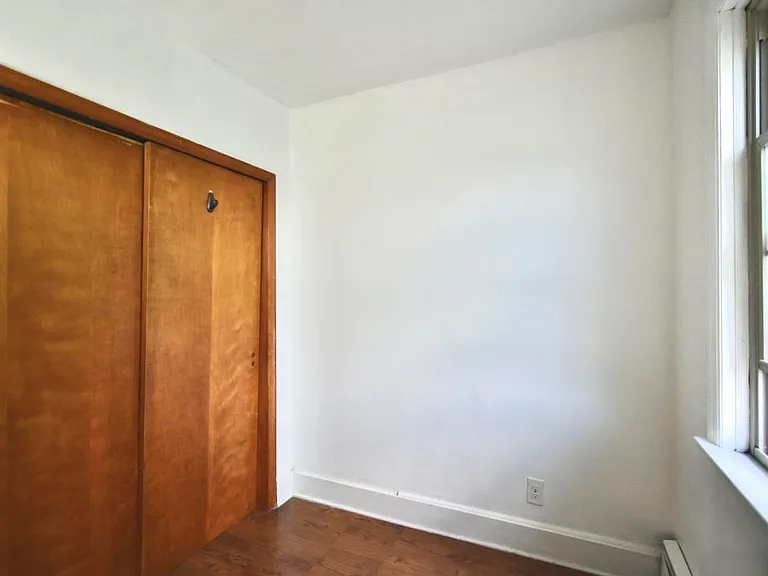 196 W 52nd St #2 — Photo 12