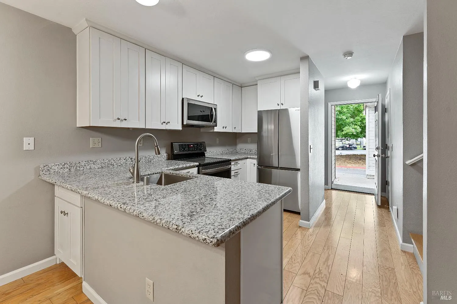 164 N Dutton Avenue photo 1