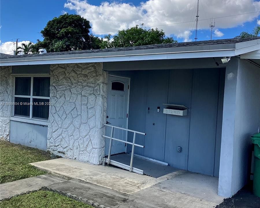 1st image of 20610 NE 15th Ct