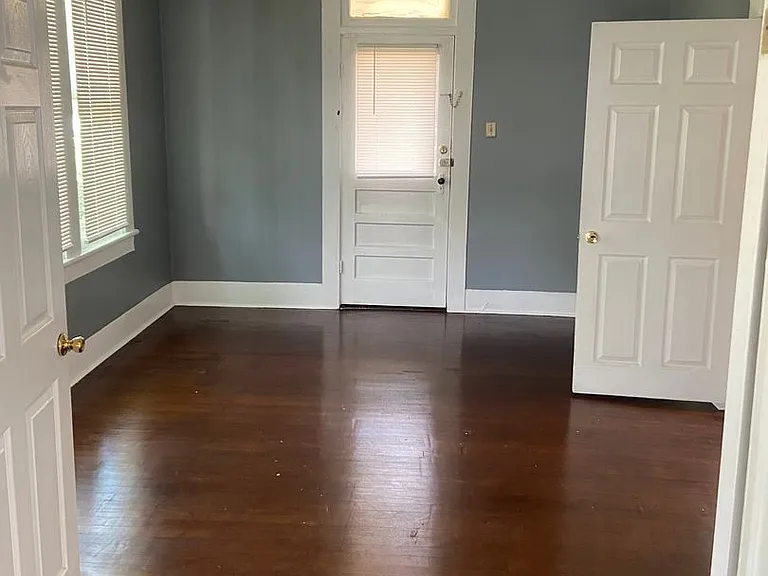 2812 Beacon Ave — Photo 9