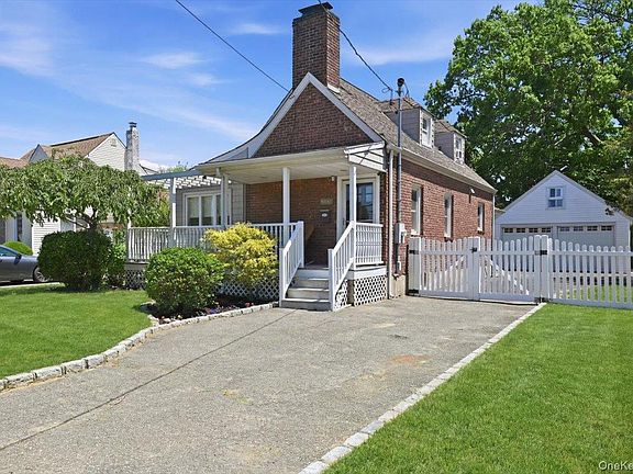 2nd image of 2395 Yorktown Street