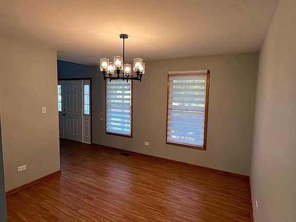 3rd image of 3250 Longford Dr