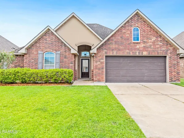 105 Peak Valley St, Youngsville, LA 70592