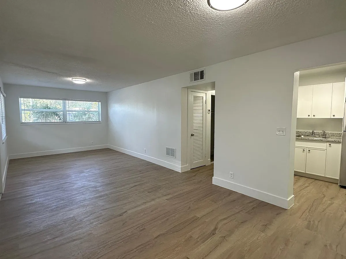 Building Photo - 2500 Johnson St #1