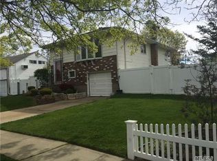 142 Woodward Pkwy, Farmingdale, NY 11735