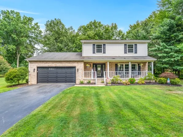 365 Butterfly Ln, Hermitage, PA 16148