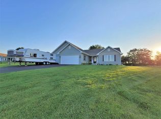 948 White Birch Ln, Davis Junction, IL 61020