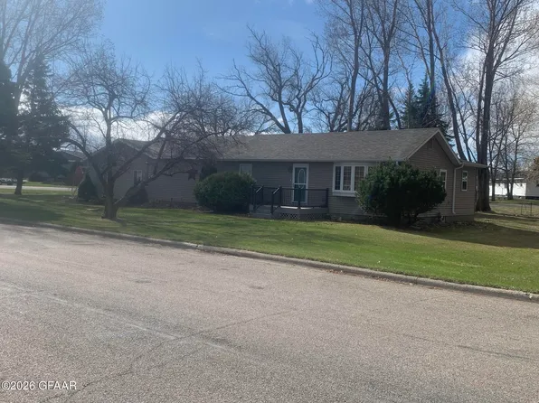 704 Hornung Ave, Walhalla, ND 58282