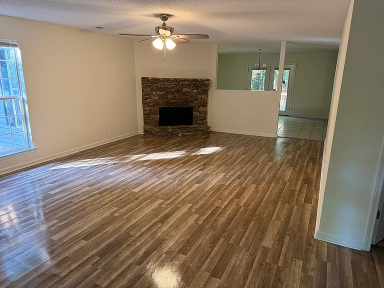 108 Smithsonia Rd — Photo 2