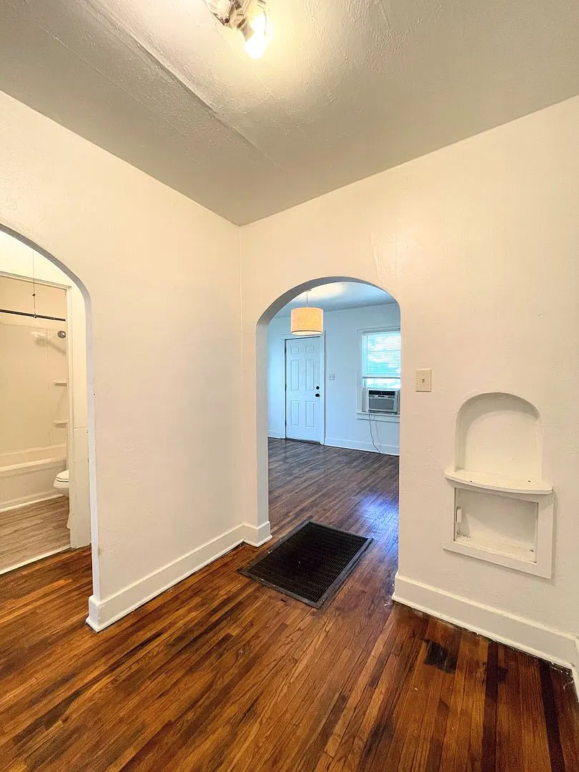 209 W 8th Ave — Photo 4