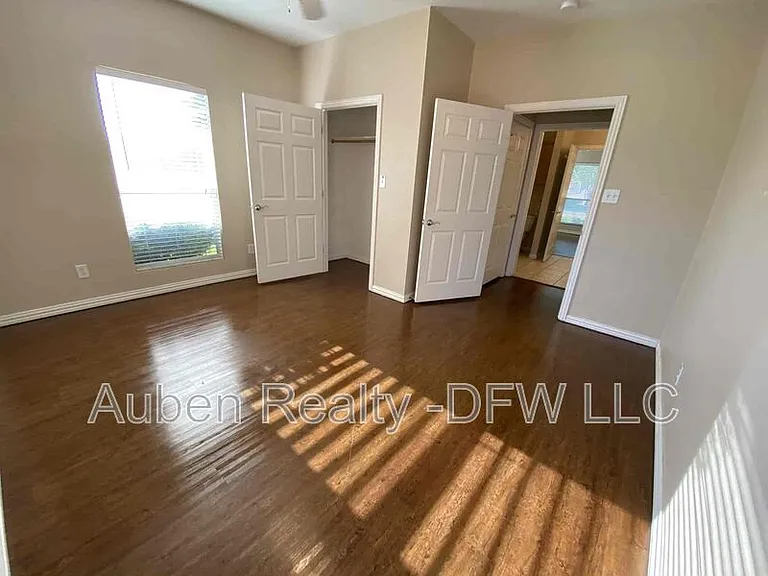 300 E Main St — Photo 16